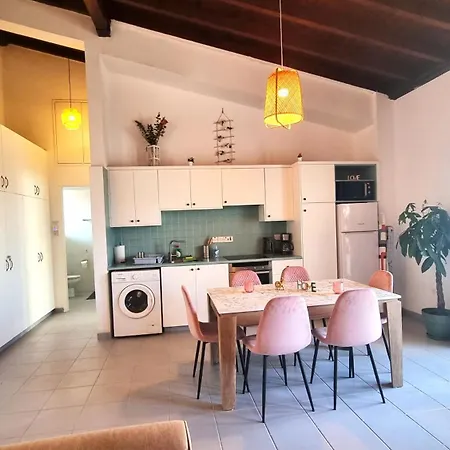 Lovely 1br In Old Town - Center & 4min To Scala